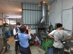 東莞南城一工廠廢氣未經(jīng)處理直接排放，立即查處！